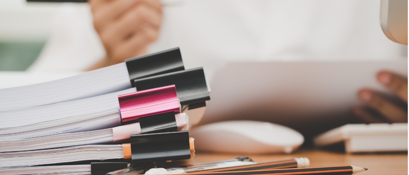 accounting-planning-budget-report-file-concept-business-woman-offices-picture-id1136513274